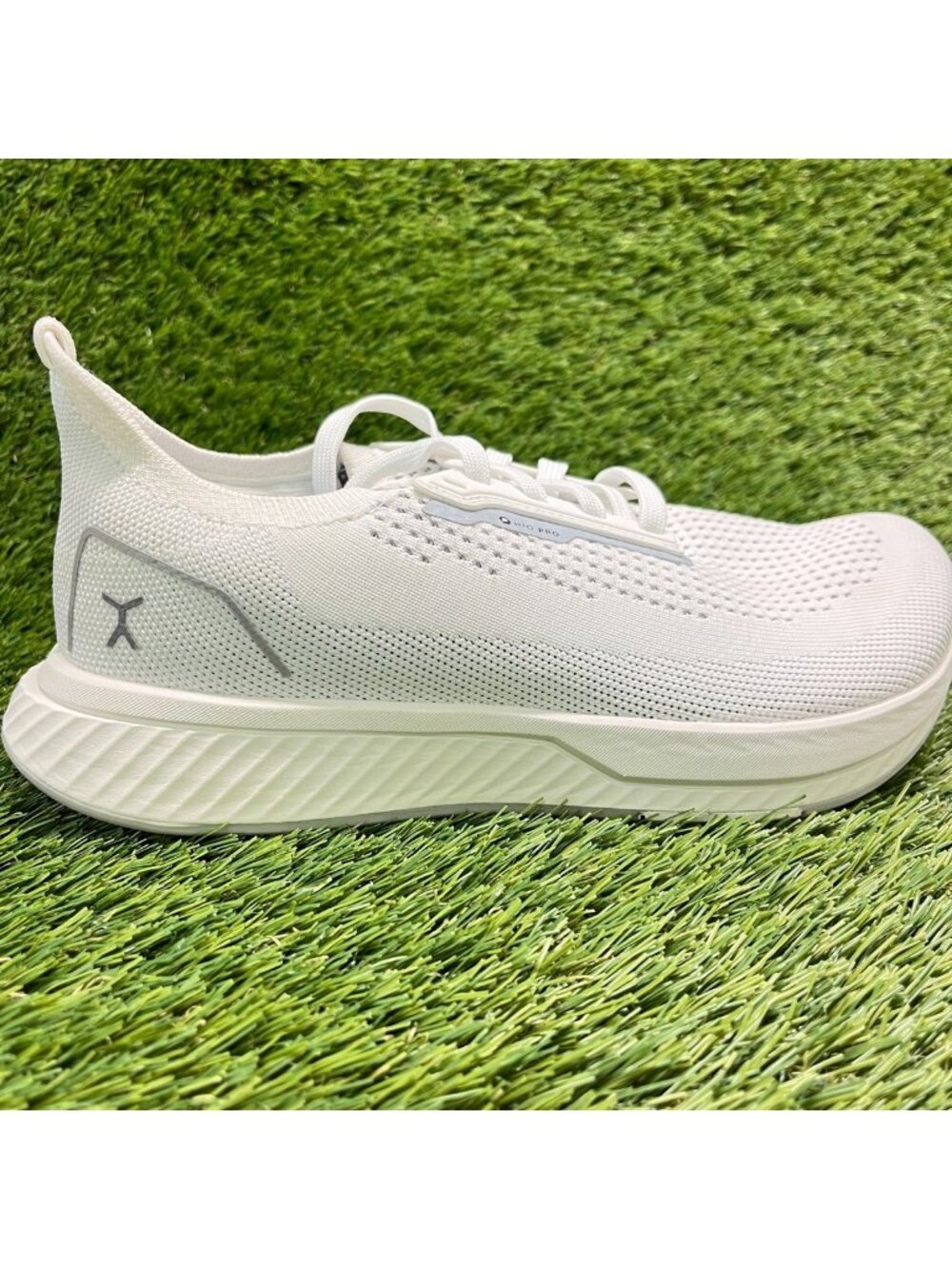 Flux Adapt Runner H2O Pro White Womens Size 7.5 Athletic Knit Shoes Sneakers